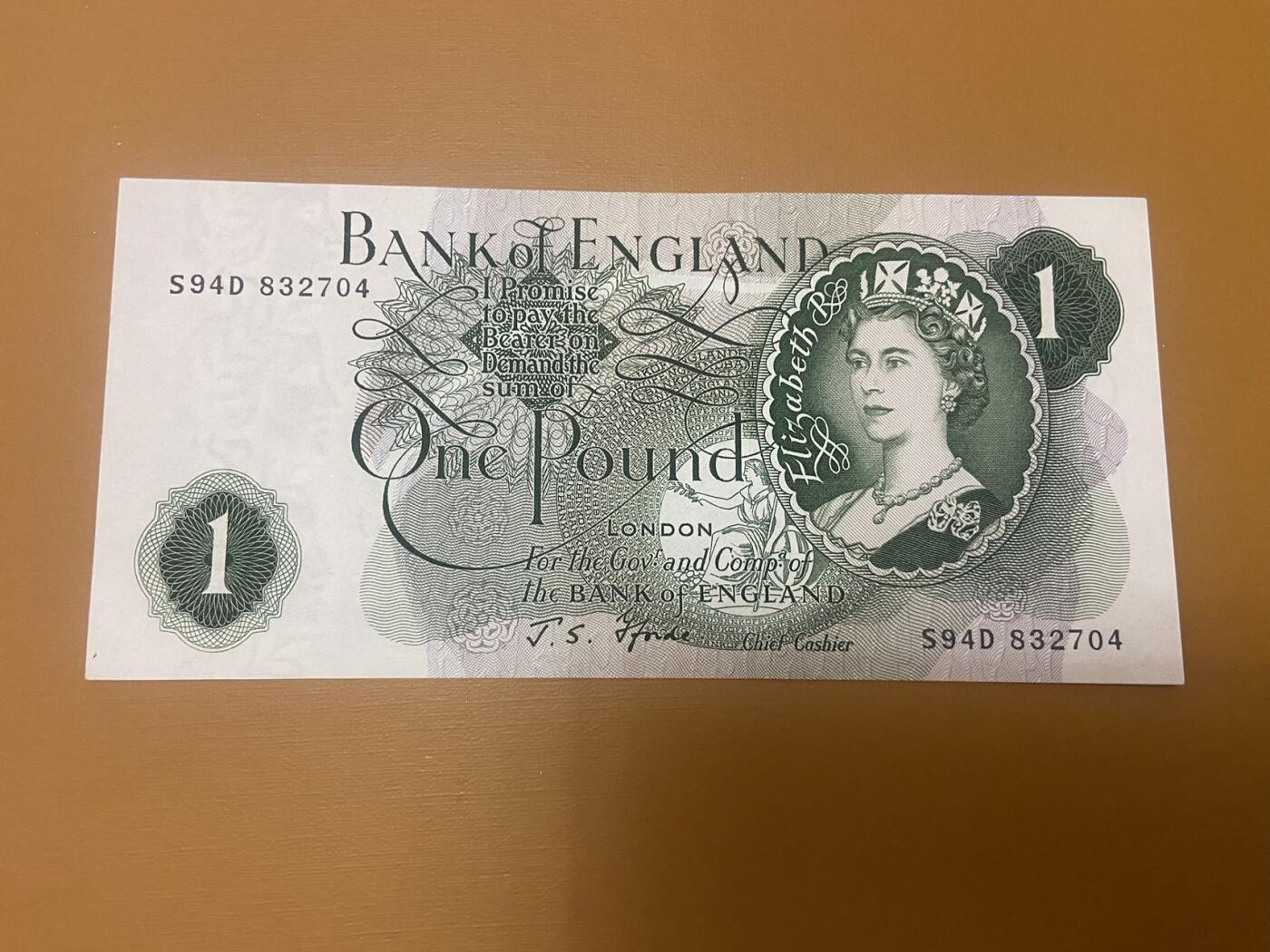 【炜奕收藏】，第二十三期 英国C序列1镑，AU品相