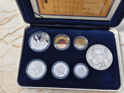 第192期拍卖 - 澳大利亚2002年婴儿6枚套装外加一枚纪念章精制套币
