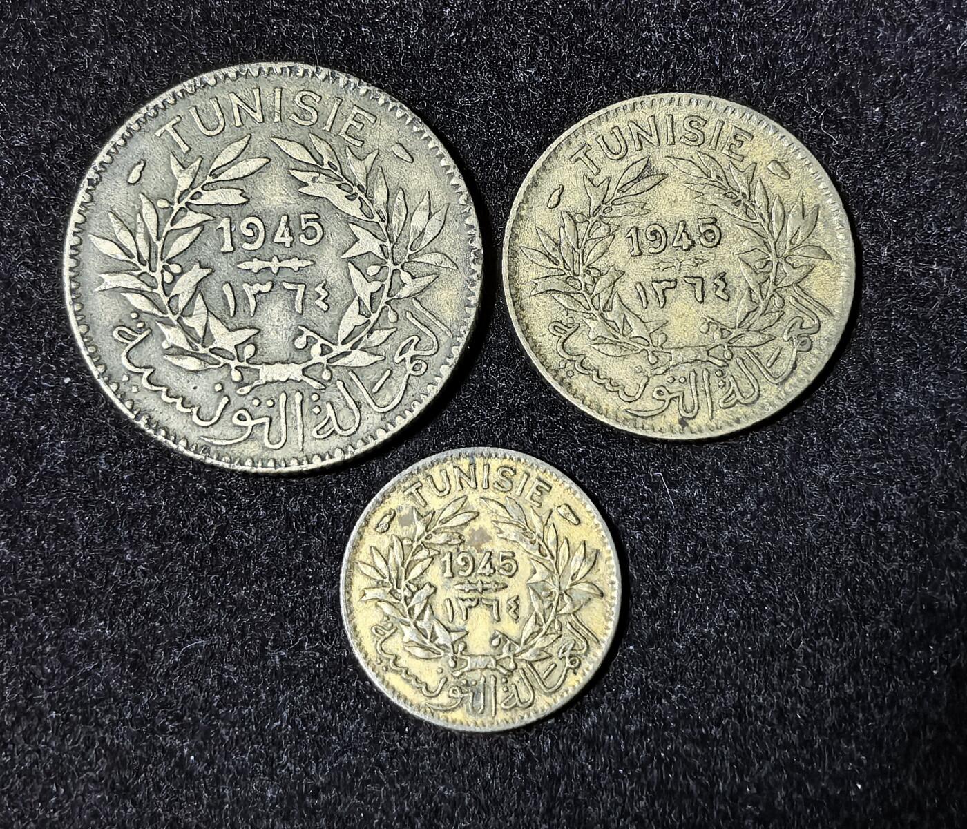 迎新春特别场拍卖，北京马甸外国币专卖微拍第134期，外国钱币专场，陆续上新，欢迎关注 法属突尼斯1945年铜币三枚 一套  50分/1法郎/2法郎