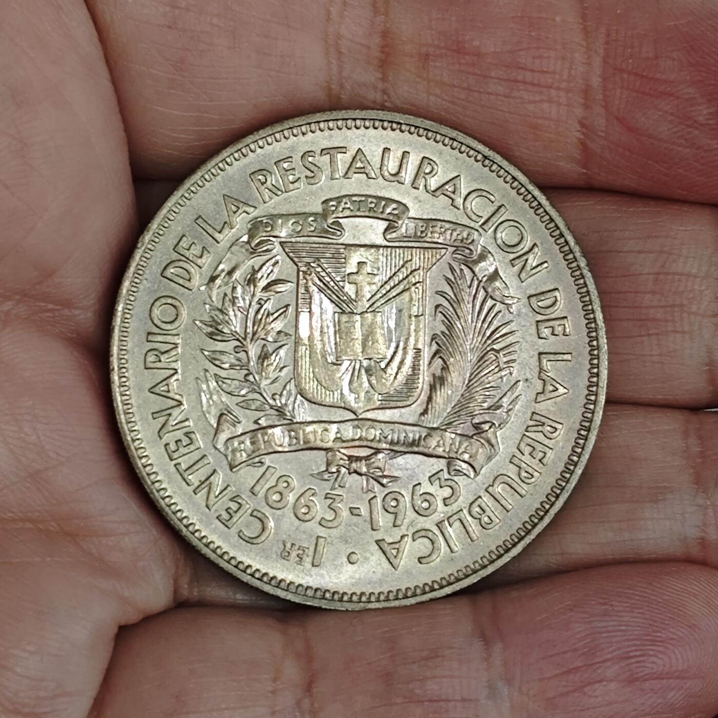 极美品1963年多米尼加建国100周年1比索纪念银币