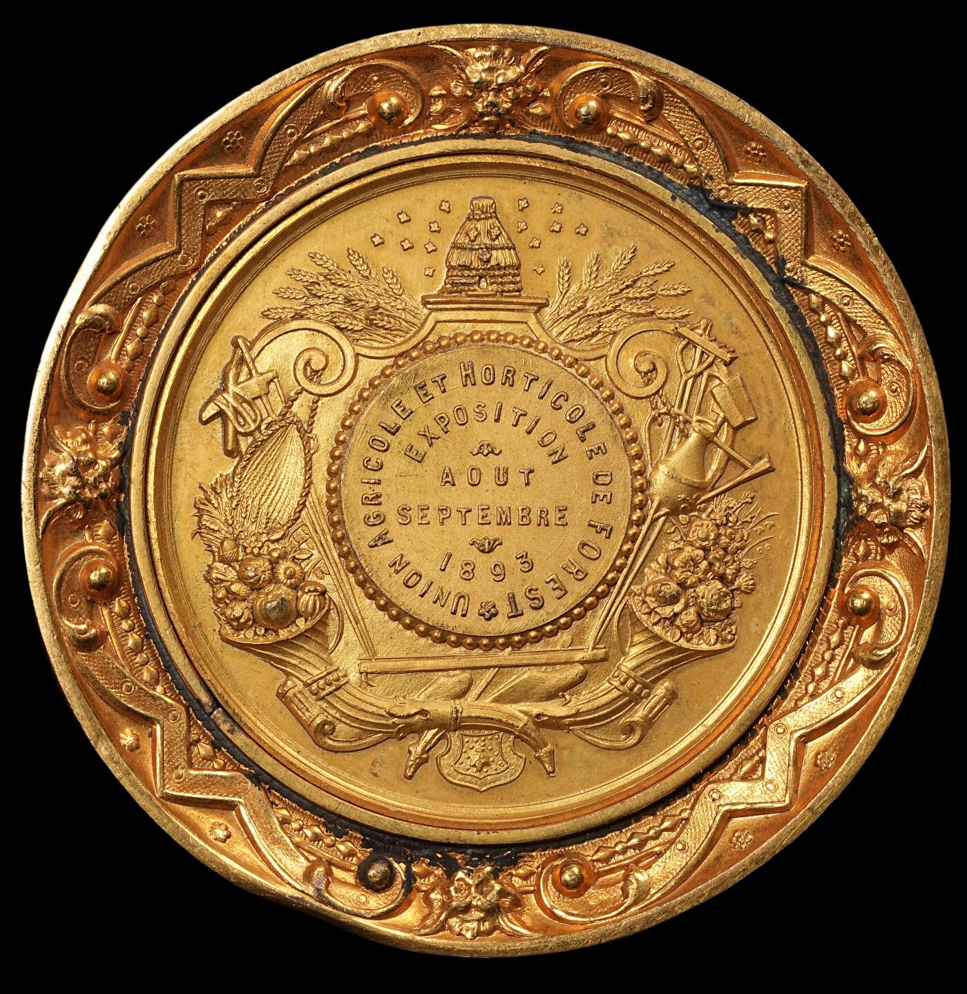 修遠堂世界钱币第五十四期 全场包邮 1893年比利时园艺联盟博览会高浮雕鎏金章 空心 边有有凹陷 四周以龙头做装饰比较少见 70mm，67.79g