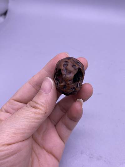 老核雕猴子挂件，天然形成猴脸，尺寸2.9厘米，品相如图，168包快递 - 老核雕猴子挂件，天然形成猴脸，尺寸2.9厘米，品相如图，168包快递