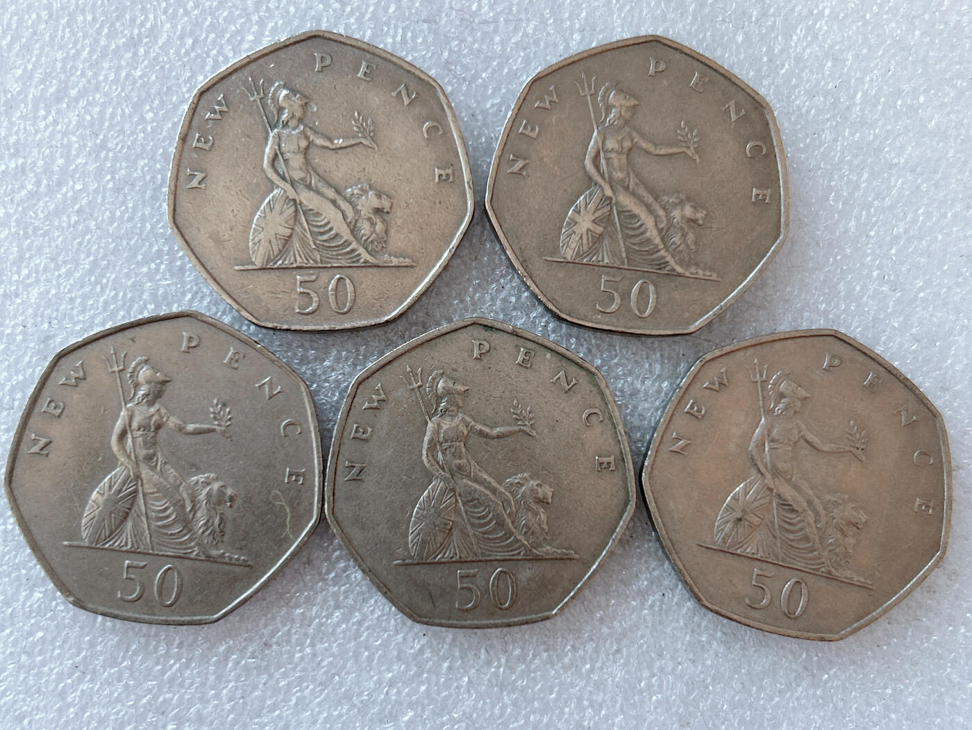 第一海外回流一元起拍收藏 散集专场. 第164期 英国1969年50便士硬币 5枚