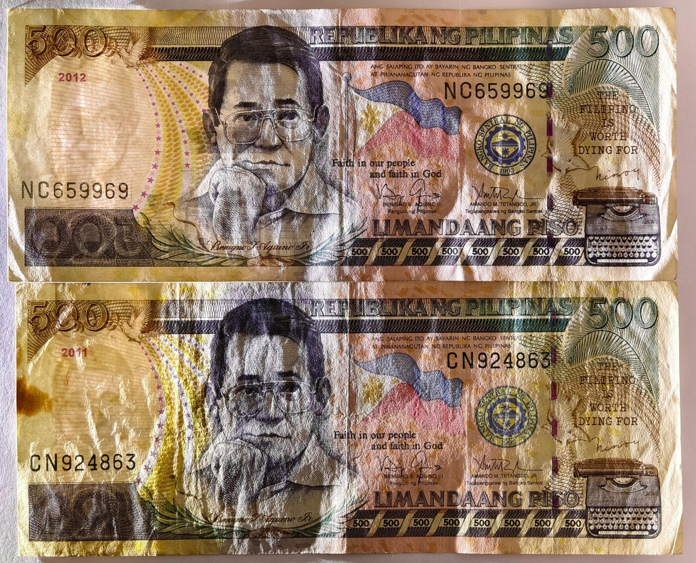 紫瑗钱币——第491——纸币场 菲律宾 2012、2011年 小贝尼尼奥·阿基诺 500比索 2张一组 流通品