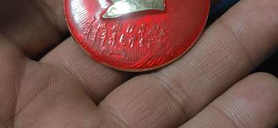 毛主席像章拍场，都是部队章 🔥🔥大海航行靠舵手干革命靠毛泽东思想🔥🔥毛主席像章，42.6毫米，头像下方林题：大海航行靠舵手  干革命靠毛泽东思想，背面有铭文：南京军区  