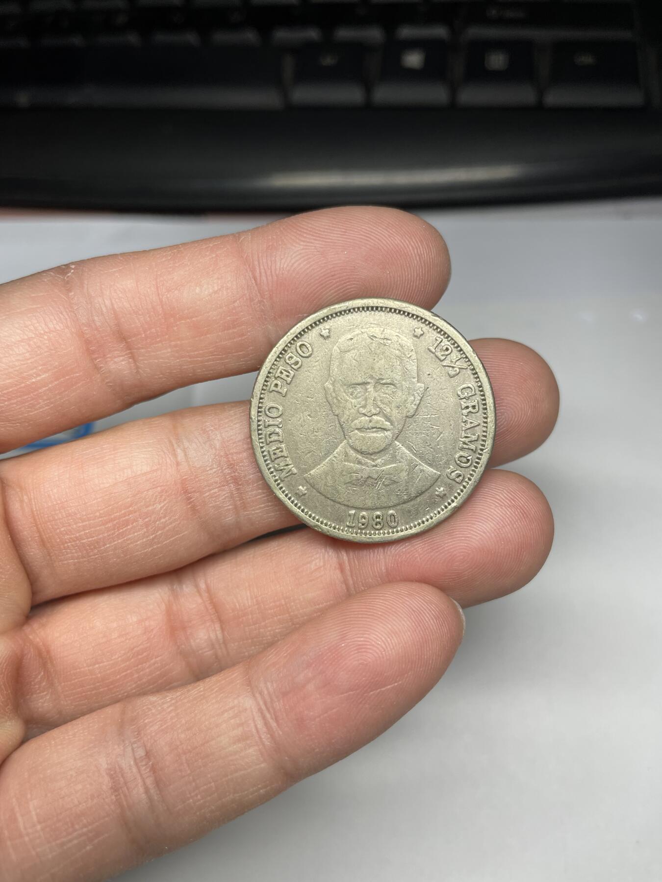 每日一拍，2025年集古藏今外币拍卖第一期-第2场—（总第192拍），可以寄存60天，满160元包邮。 1980年多米尼加1/2比索