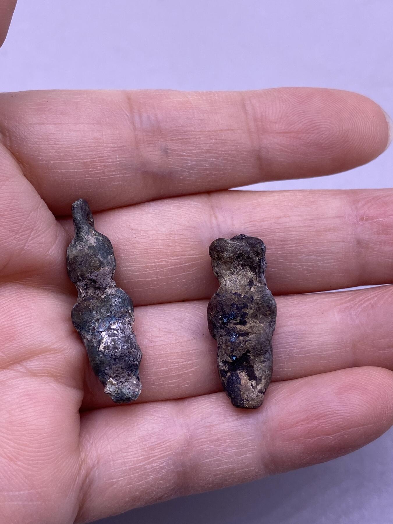 辽金童子一对，尺寸分别2.8/2.3厘米，品相如图，特价168包快递