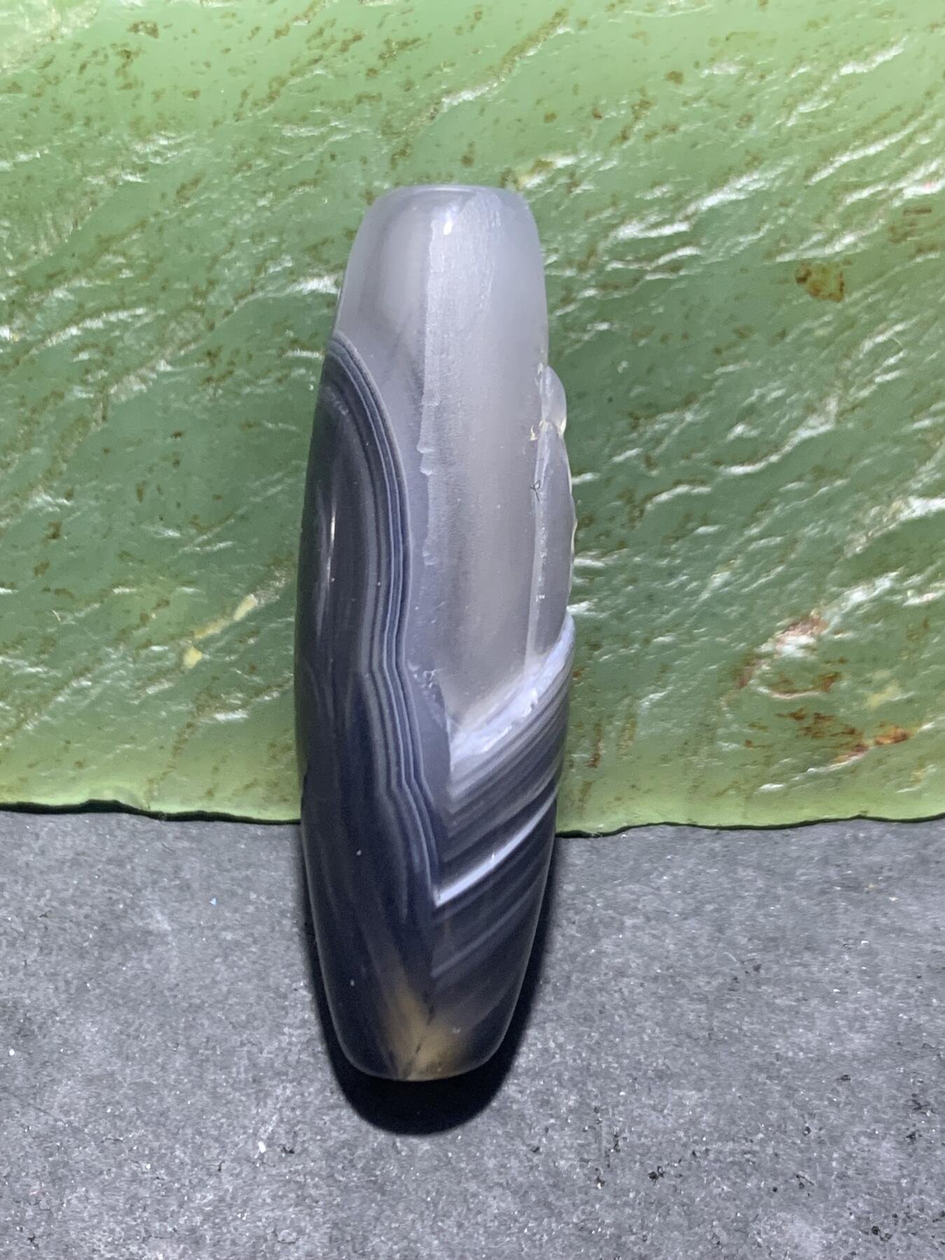 精美亚光高玉化缠丝玛瑙手工俏色巧雕苦修人意境桶珠一个！
