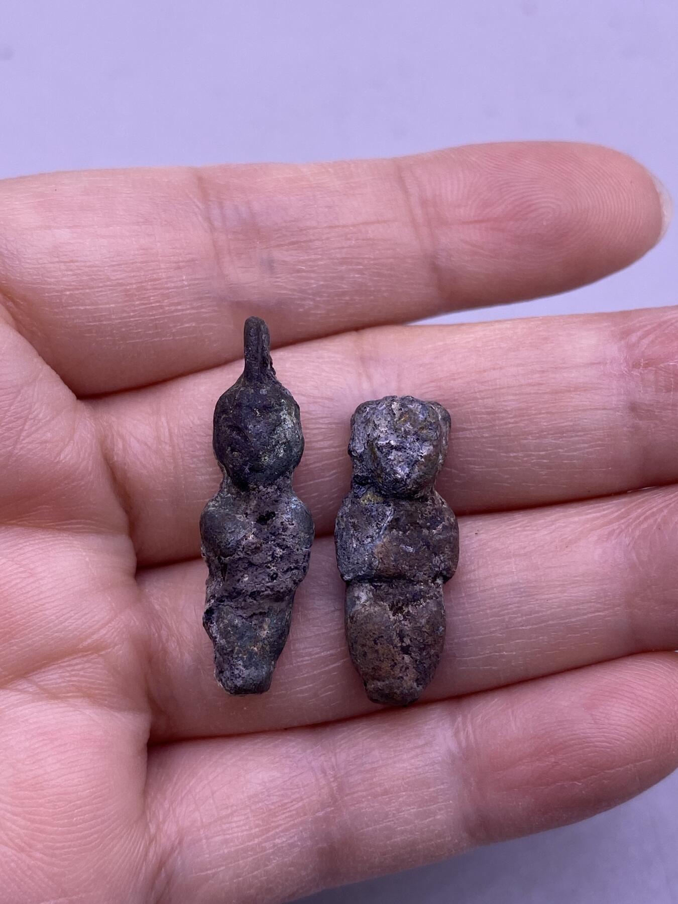 辽金童子一对，尺寸分别2.8/2.3厘米，品相如图，特价168包快递