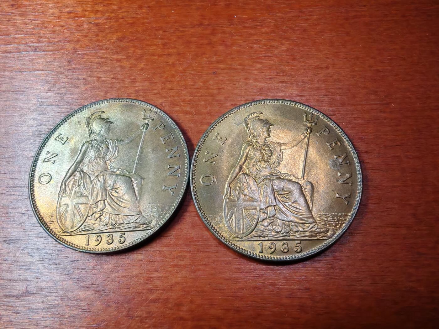 长老汇龙年精选第四十四场拍卖 1935英国乔治五世1便士铜币两枚，未流通，自己送评出分大约63-65之间，都有透打现象