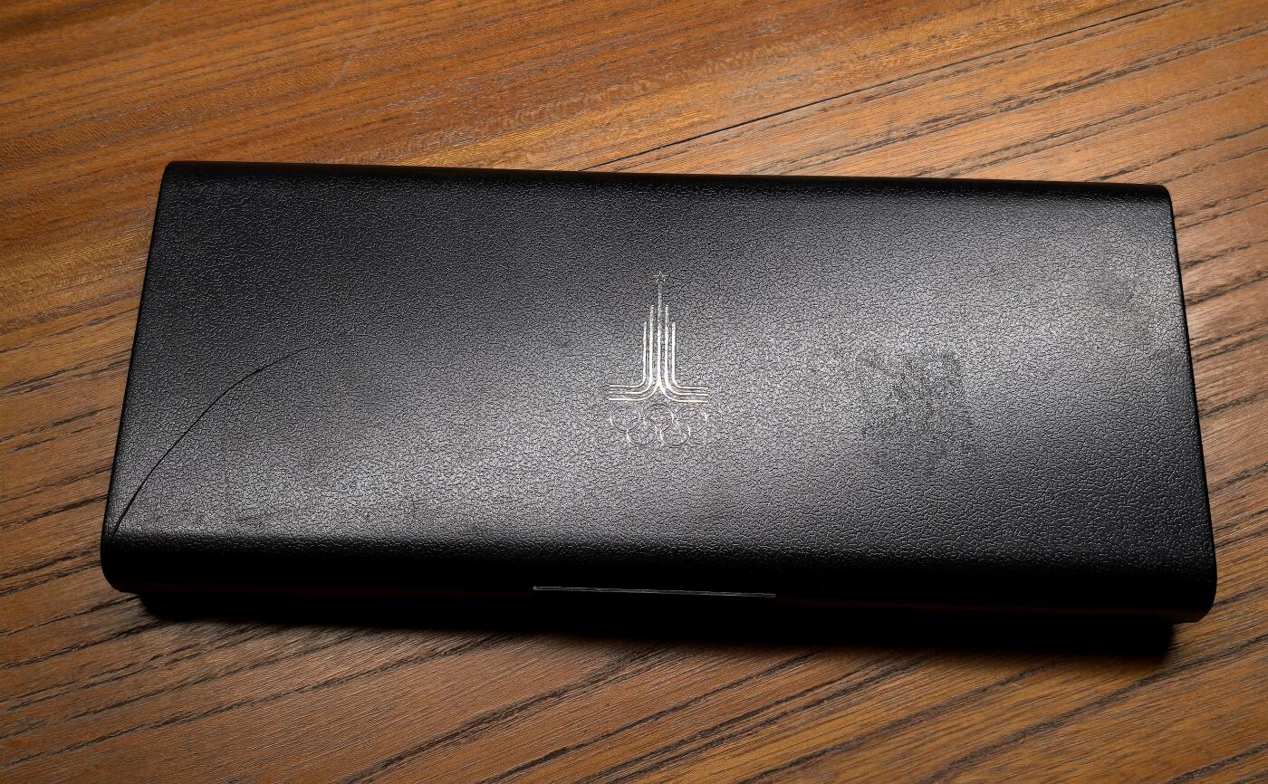 凡希社世界钱币微拍第二百九十五期 1978前苏联奥运银币五枚一组精铸，原盒证书，币略有自然氧化，外盒有一处开裂，5卢布*2/16.67g 900银，10卢布*3/33.3g 900银