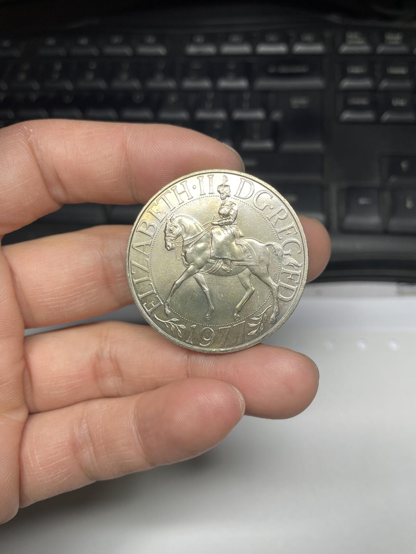 每日一拍，2025年集古藏今外币拍卖第一期-第2场—（总第192拍），可以寄存60天，满160元包邮。 1977年英国克朗纪念币