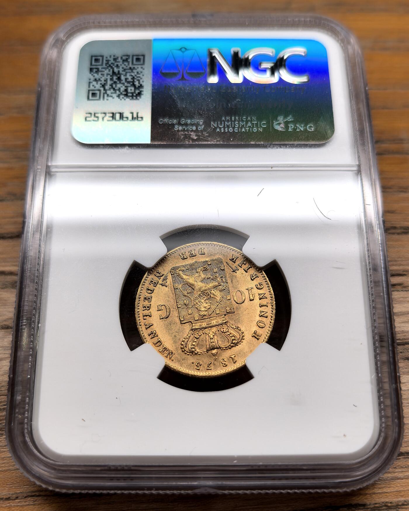 凡希社世界钱币微拍第二百九十五期 1875荷兰威廉三世10盾金币NGC-MS62，年份在皇冠上方，一年版，6.729g，900金。