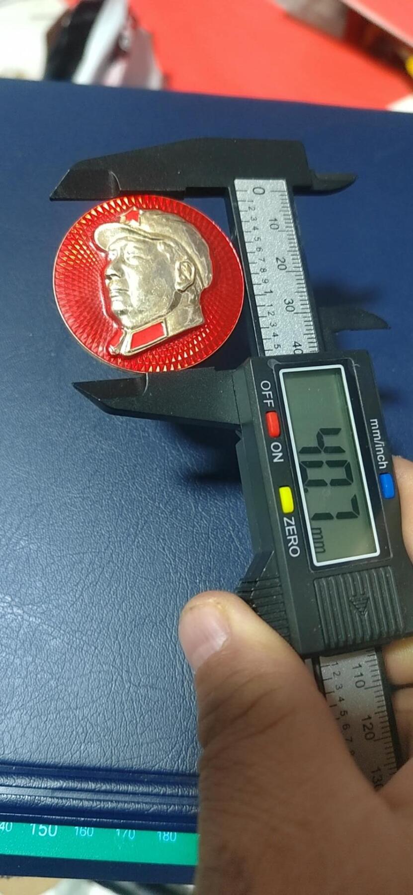 毛主席像章拍场，都是部队章 🔥🔥🔥🔥毛主席像章，40.7毫米，背面有铭文：总字122部队