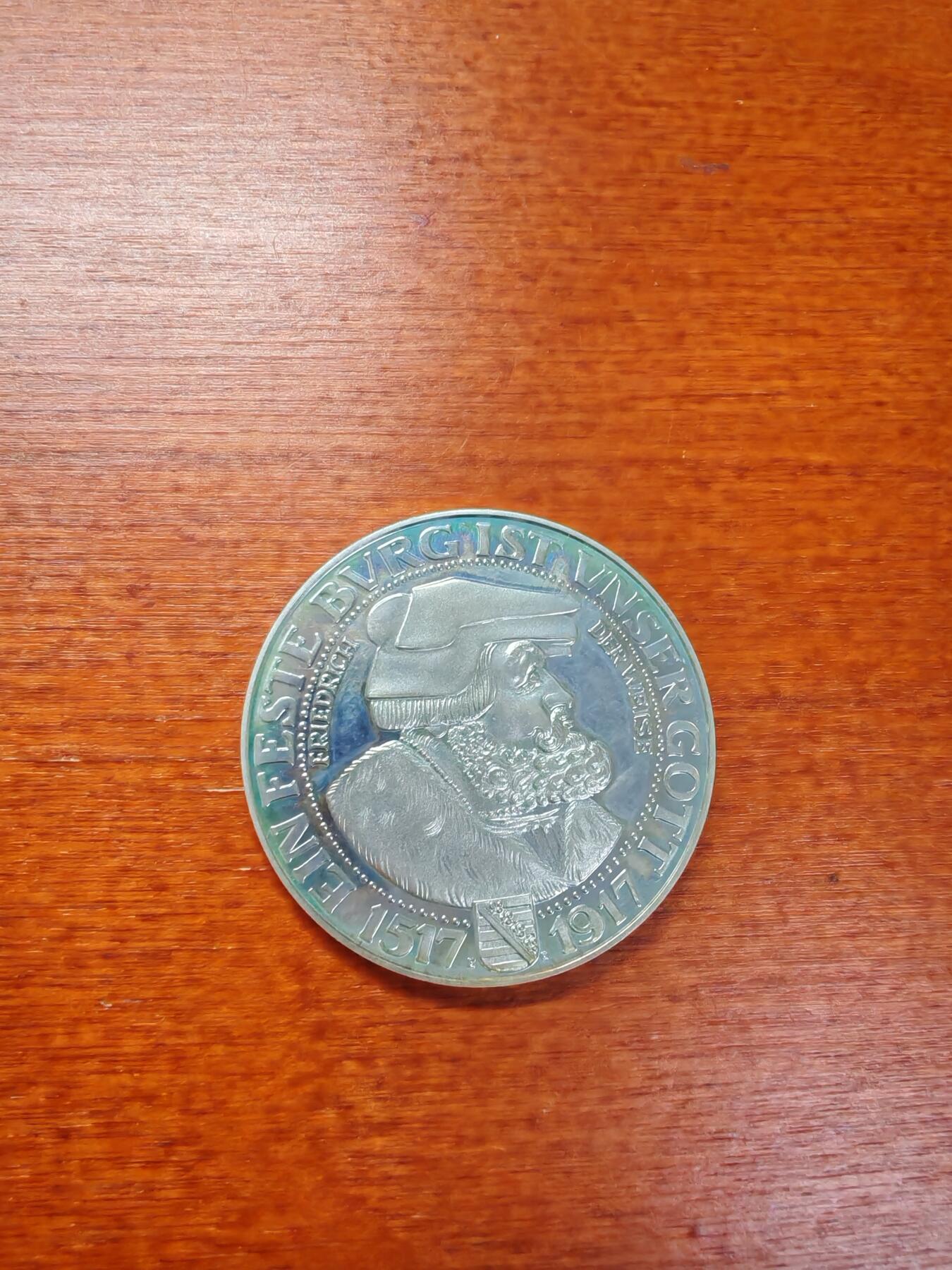长老汇龙年精选第四十四场拍卖 2001德国复刻1917撒克逊弗雷德里希·奥古斯特三世（路德保护者）诞辰4百周年3马克精制银币，原铸只有100枚，克书标价75000美金