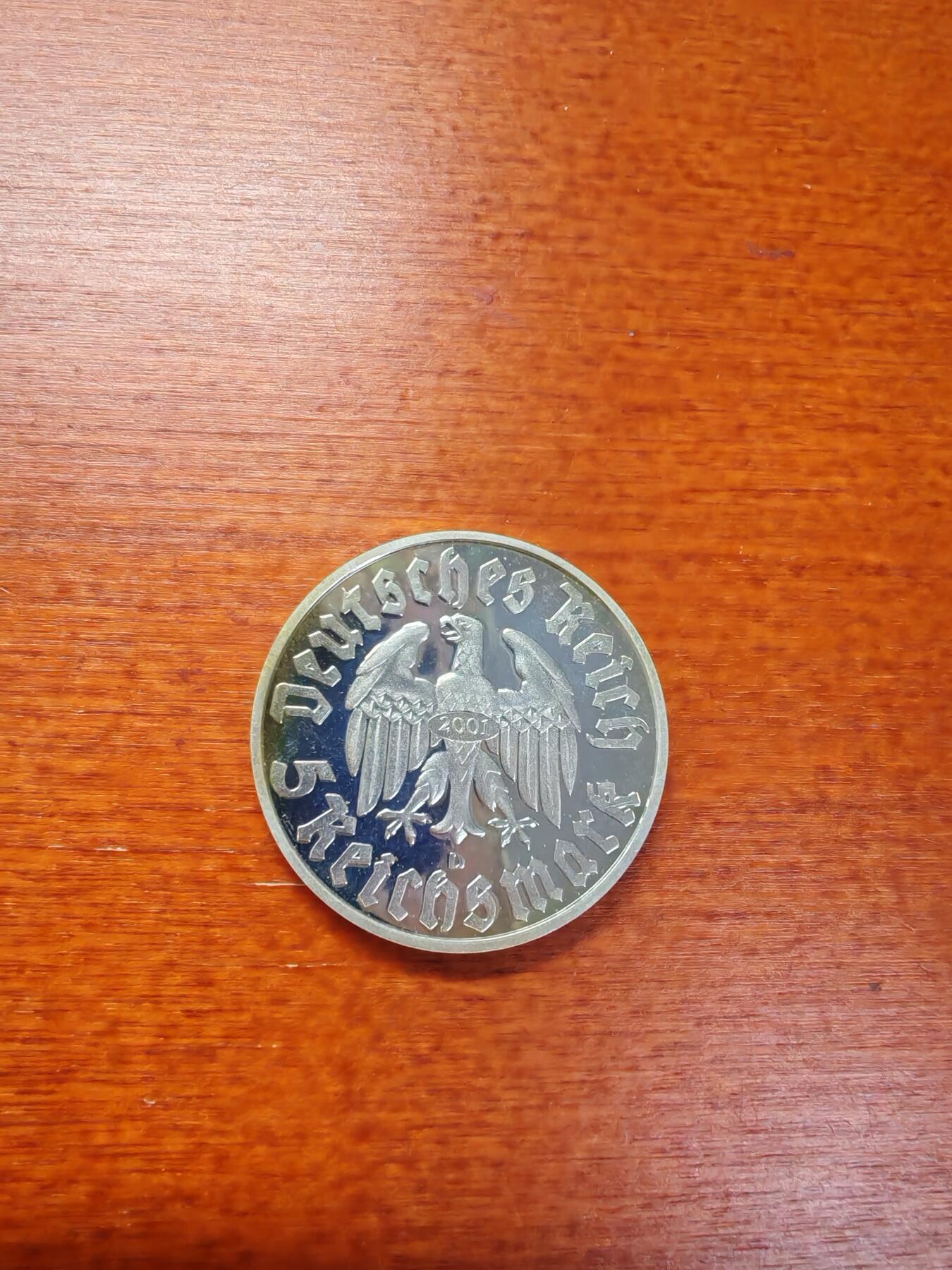 长老汇龙年精选第四十四场拍卖 2001德国复刻1933路德诞辰450周年5马克精制银币，原铸5000元
