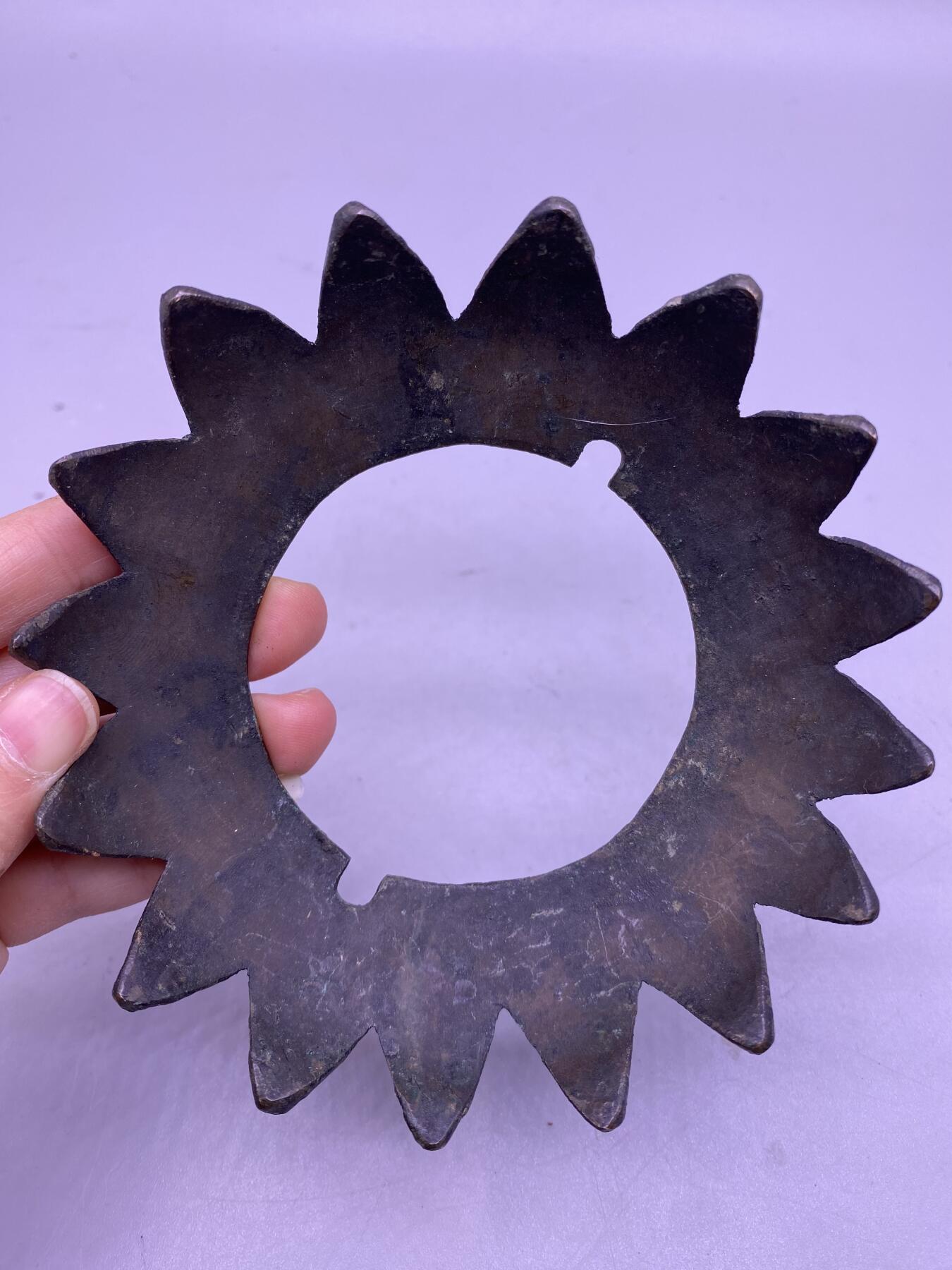 老铜莲花佛座，尺寸11.8厘米，品相如图，150包快递