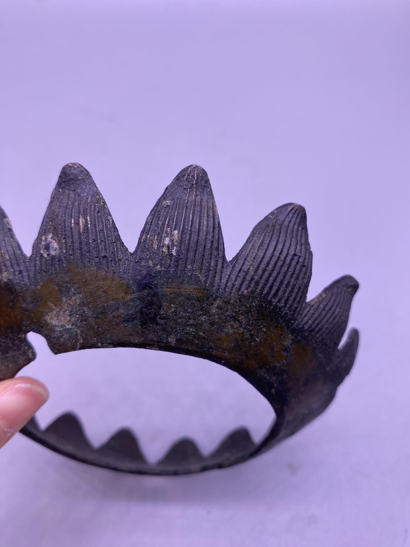 老铜莲花佛座，尺寸11.8厘米，品相如图，150包快递