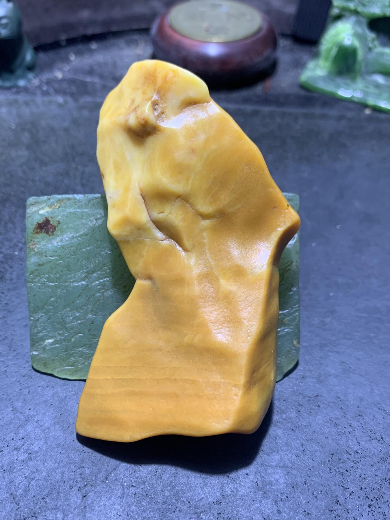 放福利！精美天然地表黄皮极细料金丝玉籽料原石一块！