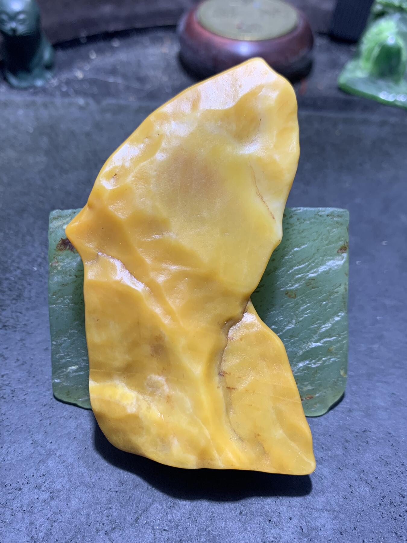 放福利！精美天然地表黄皮极细料金丝玉籽料原石一块！