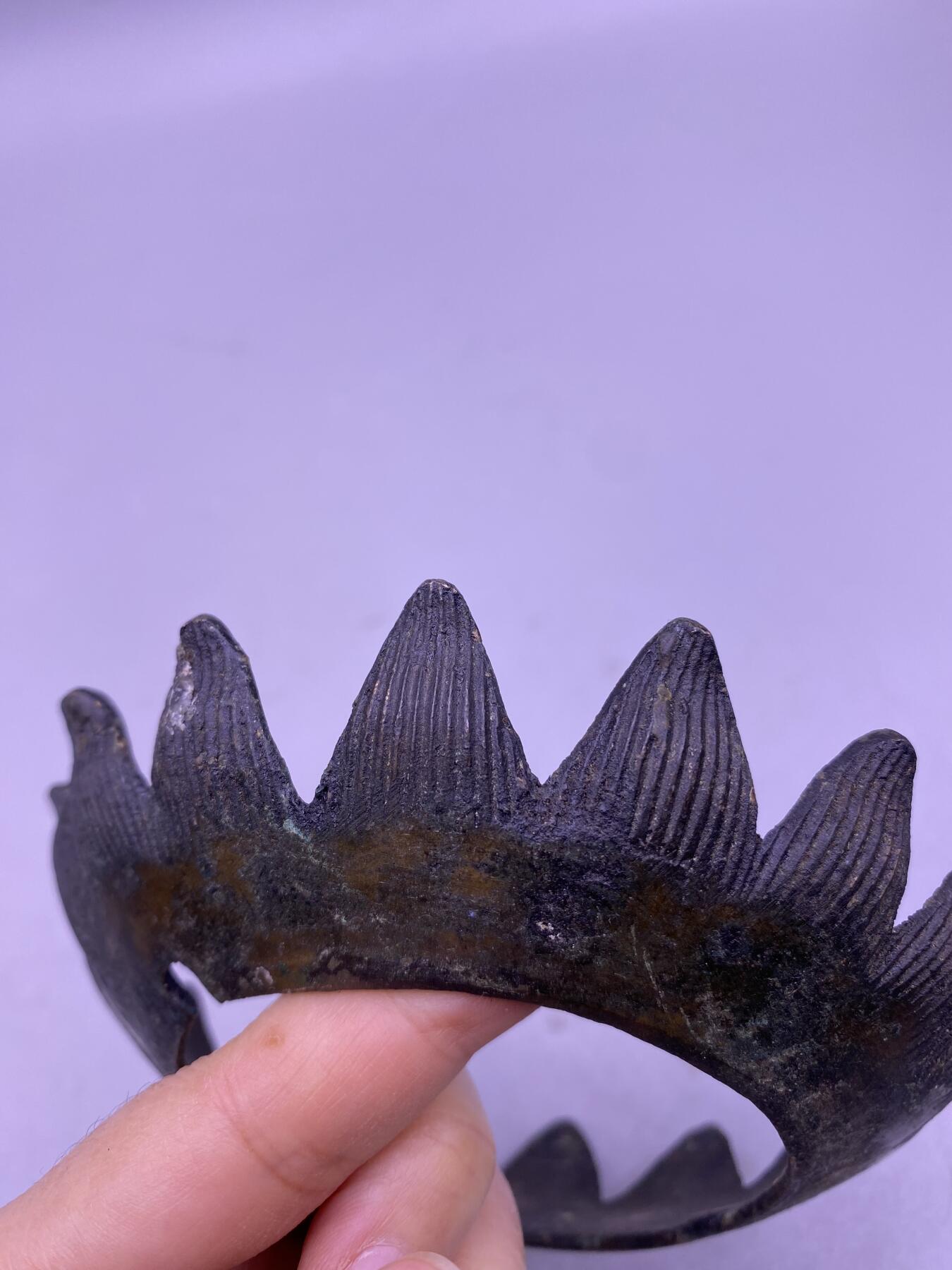 老铜莲花佛座，尺寸11.8厘米，品相如图，150包快递
