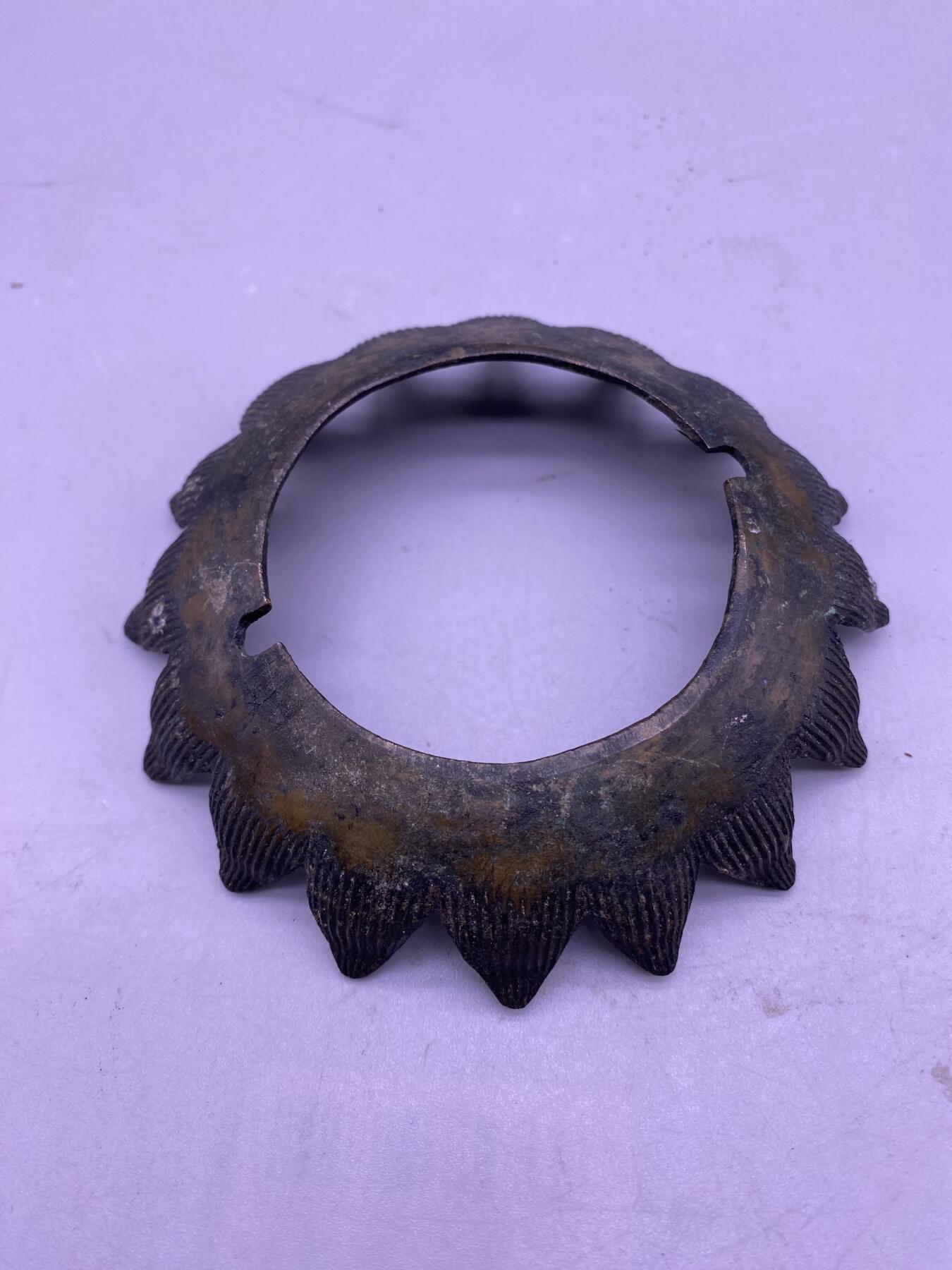 老铜莲花佛座，尺寸11.8厘米，品相如图，150包快递