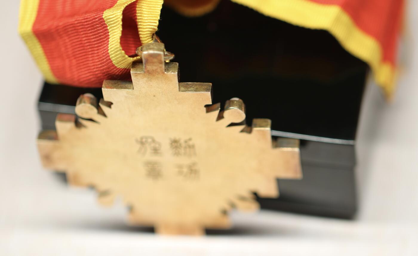 大猫徽章拍卖  第263期  勿忘国耻 伪满三等柱国勋章 品质佳