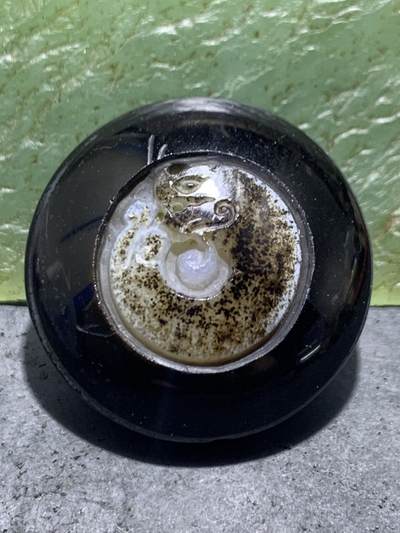 精品药师玛瑙手工雕刻瑞兽板珠（背云）一颗。 - 精品药师玛瑙手工雕刻瑞兽板珠（背云）一颗。