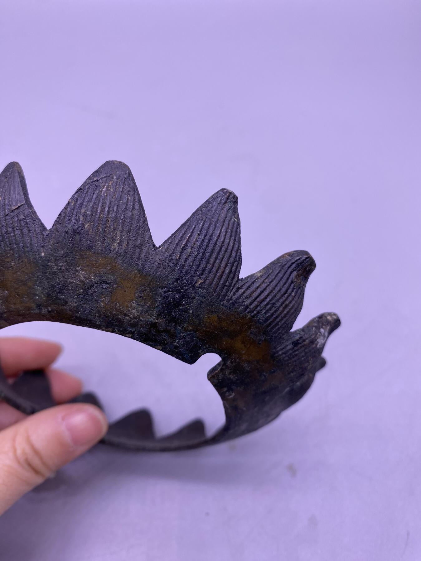 老铜莲花佛座，尺寸11.8厘米，品相如图，150包快递