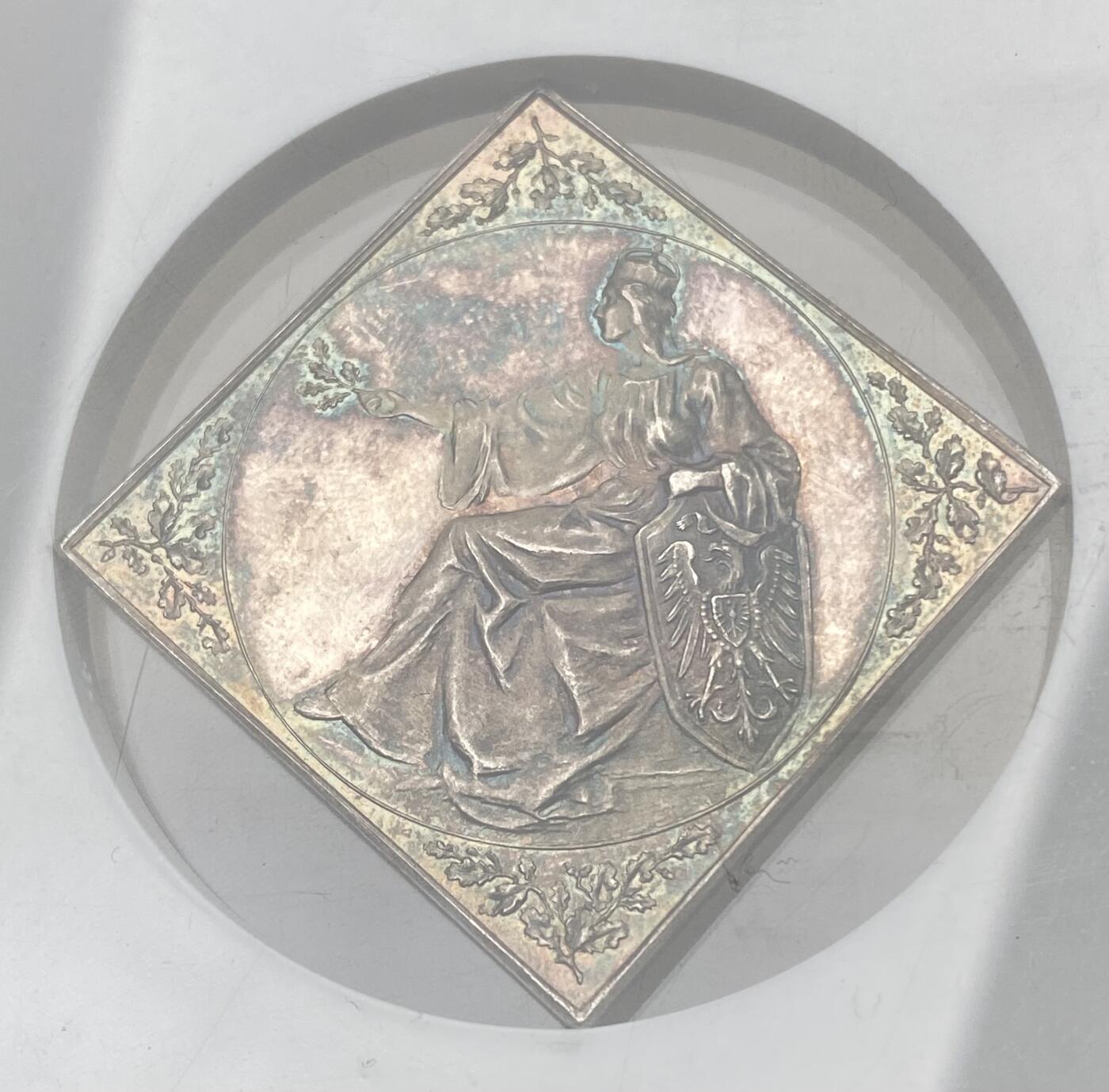 万国钱币拍卖第041期 NGC MS63 1900年德国德累斯顿射击节景观银章 德射中经典Klippe设计 日耳曼尼娅与景观完美结合 镜面天鹅绒五彩顶级品