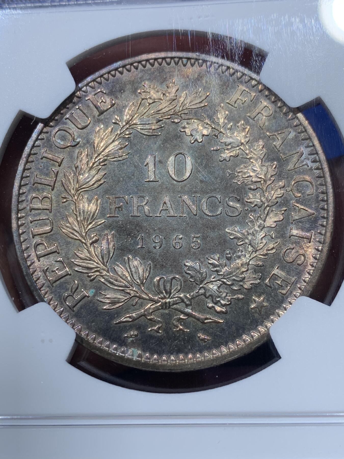 《竞宝斋》第347场 周日，周一，周二  3场连拍 （全场包邮） NGC MS64 法国1965年大力神10法郎大银币，双面五彩。白币常见，好彩不易