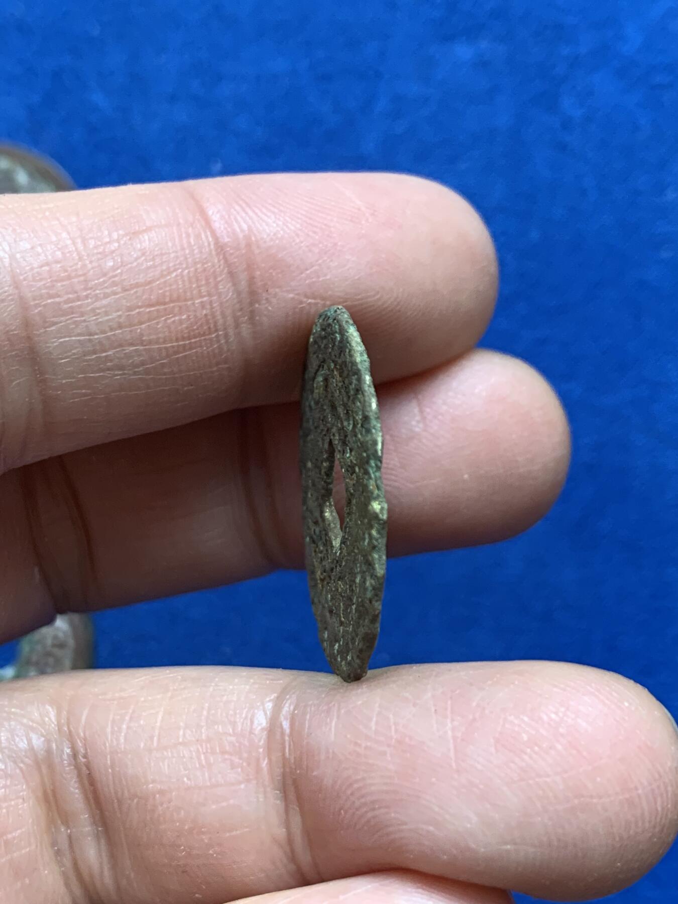 《竞宝斋》第347场 周日，周一，周二  3场连拍 （全场包邮） 4枚一组 雍正通宝宝苏26+一枚，适合当做五帝钱，熙宁通宝两枚，朱砂鬼天启一枚。雍正和鬼天启应该是水坑 骨子非常薄 细节见图