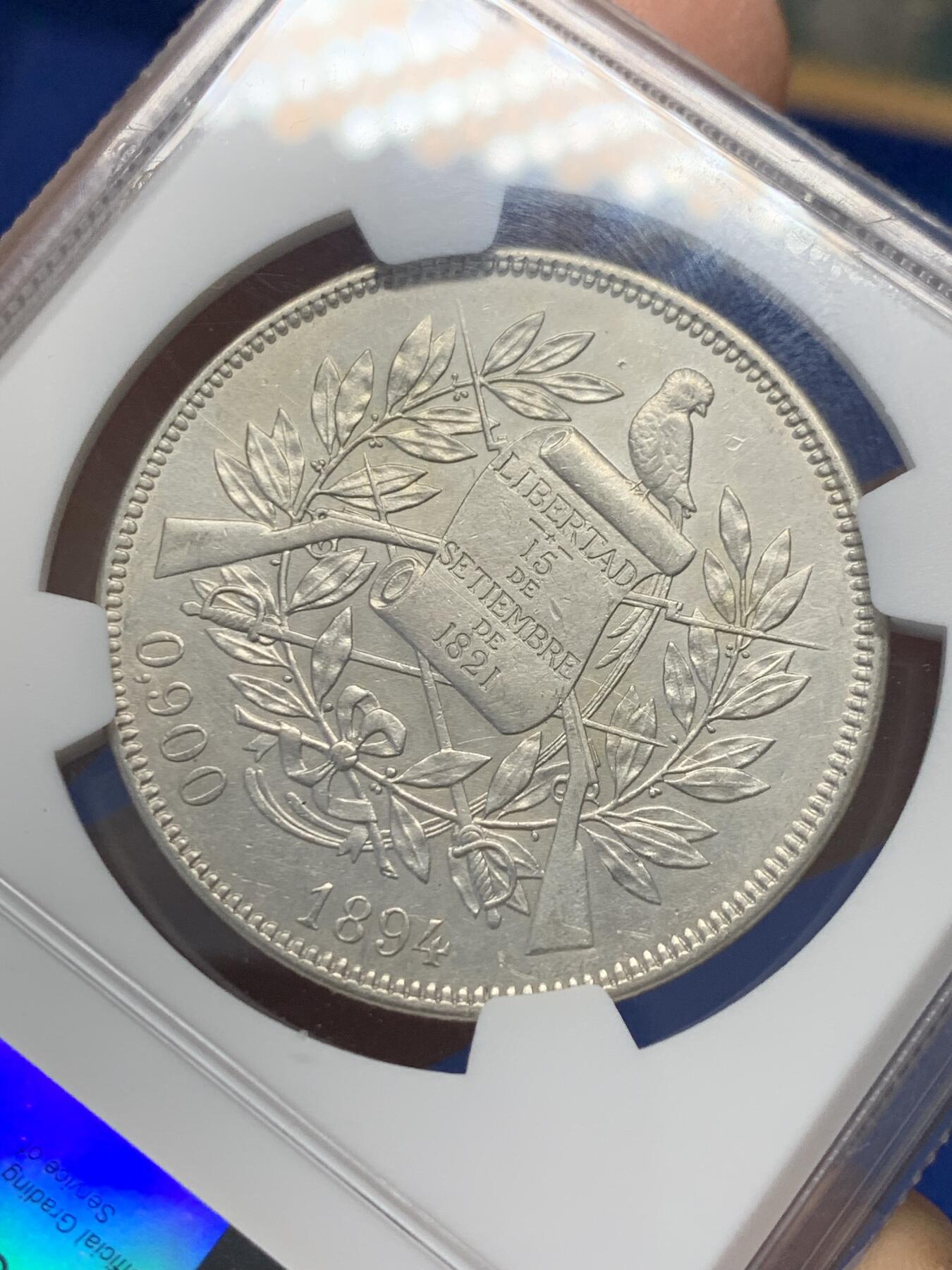 《竞宝斋》第347场 周日，周一，周二  3场连拍 （全场包邮） NGC AUD 危地马拉1894年坐人拿花一比索 状态不错