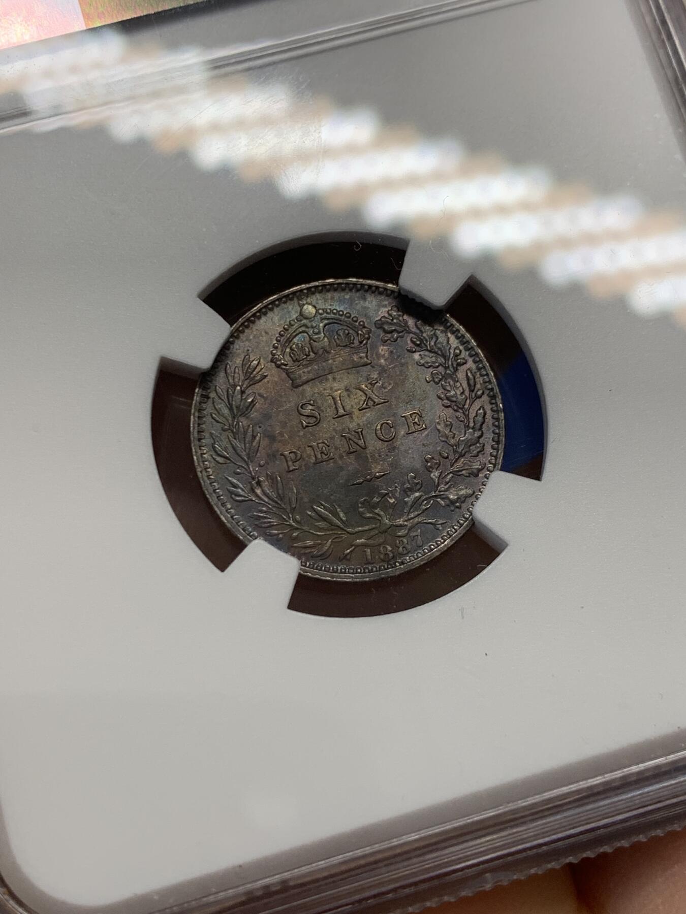 《竞宝斋》第347场 周日，周一，周二  3场连拍 （全场包邮） NGC MS62  英国1887年维多利亚高冠数字版6便士 酱彩包浆 很难得