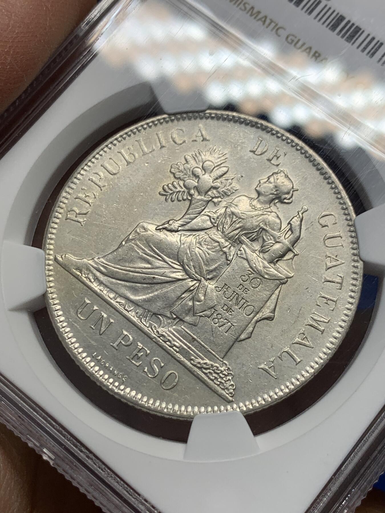 《竞宝斋》第347场 周日，周一，周二  3场连拍 （全场包邮） NGC AUD 危地马拉1894年坐人拿花一比索 状态不错