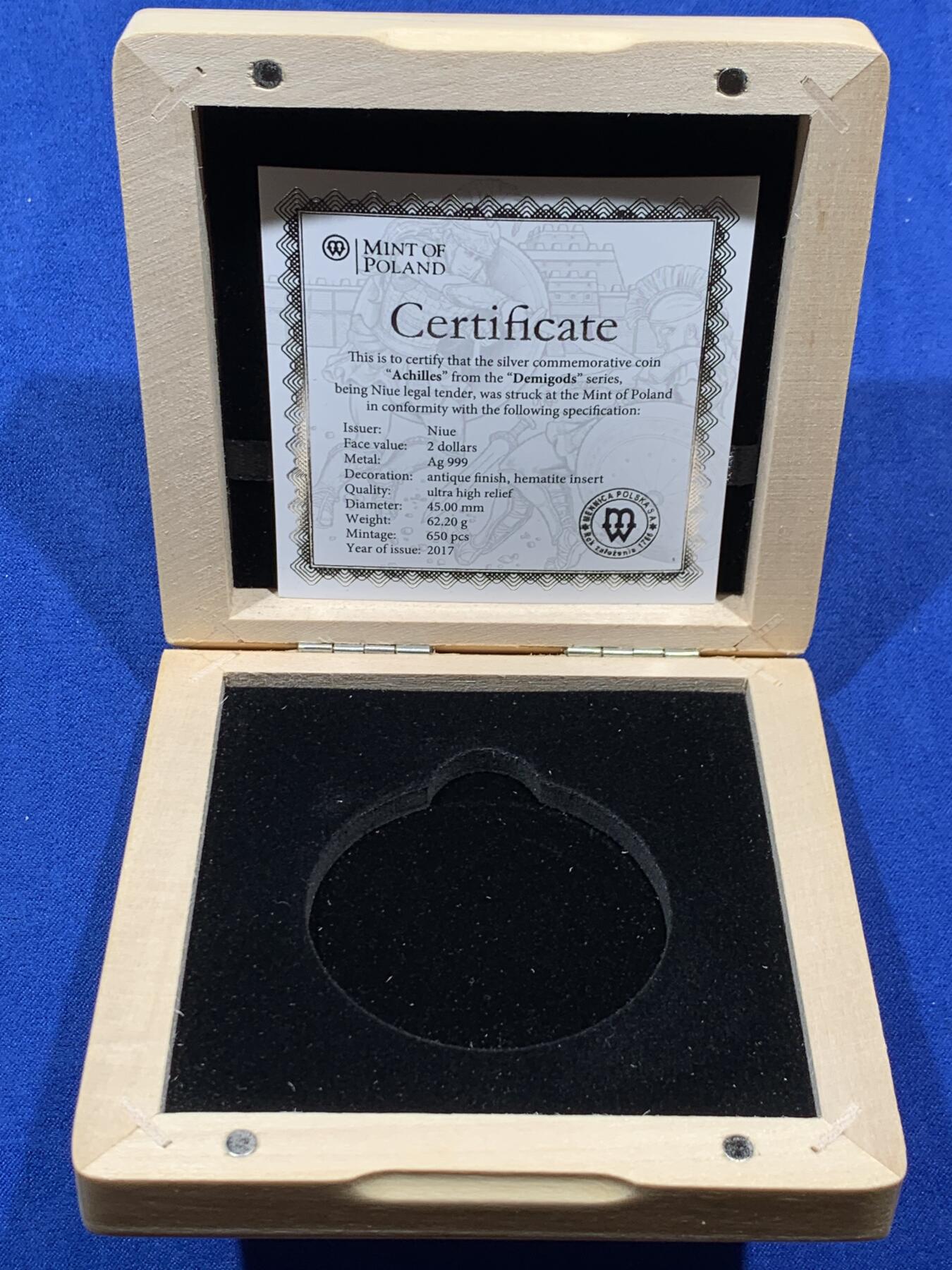 《竞宝斋》第347场 周日，周一，周二  3场连拍 （全场包邮） NGC MS69ANTIQUED 纽埃2017年半神系列“阿喀琉斯大战赫克托耳”2盎司超高浮雕仿古镶嵌黑曜石银币，高分，父亲节特殊标签，原盒证书，发行量650枚。