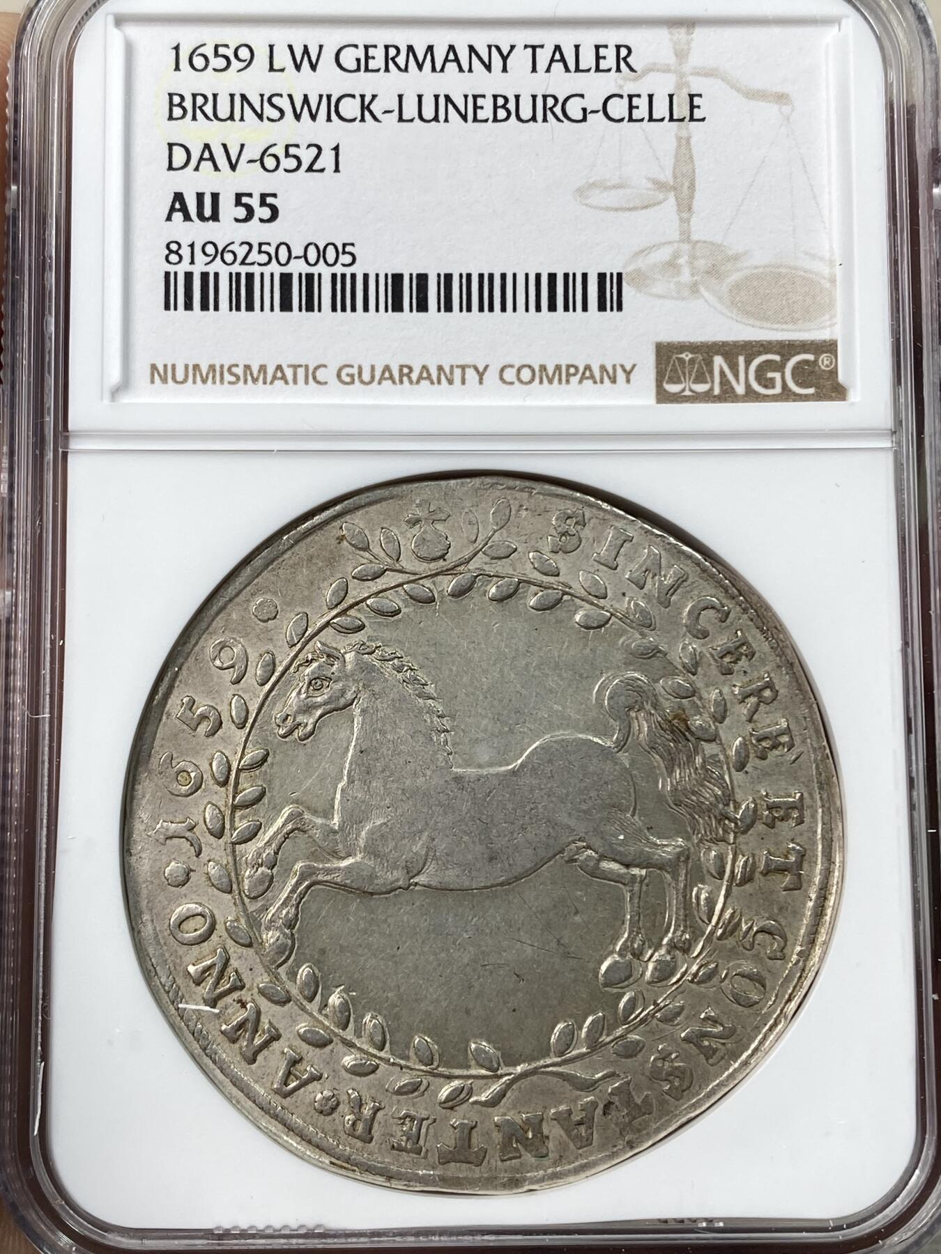 万国钱币拍卖第041期 NGC AU55 1659年德国布伦瑞克-吕纳堡-卡伦堡-汉诺威飞马武士头盔盾徽大泰勒 罕见大银饼 全深打且有复打痕迹 常见币胚都有裂痕 此枚各项指标均无限趋于完美的收藏品质