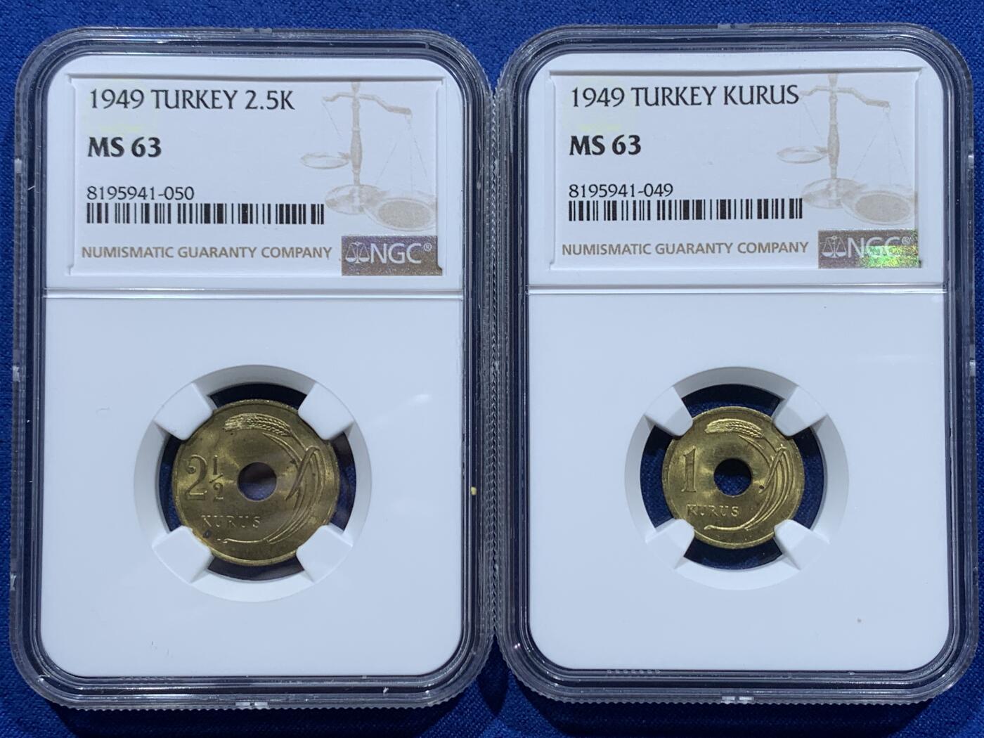 《竞宝斋》第347场 周日，周一，周二  3场连拍 （全场包邮） 两枚一组 NGC MS63 少见！ 1949土耳其1库鲁&2.5库鲁 非常稀有的一组黄铜币 关键是品相非常好 两面转光 百里挑一的品相
