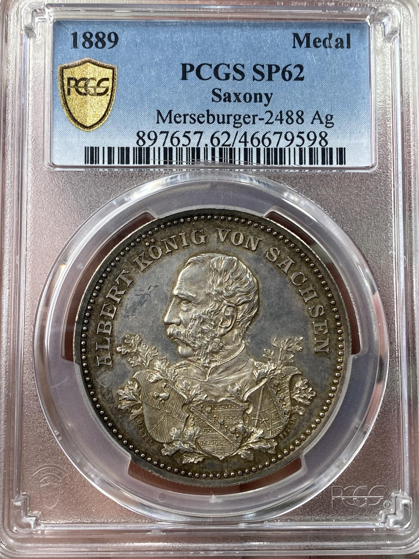 万国钱币拍卖第041期 PCGS SP62 1899年德国萨克森阿尔伯特纪念韦廷家族800周年银章 高浮雕双神守护萨克森盾徽 精美绝伦 38.35MM 20.3G