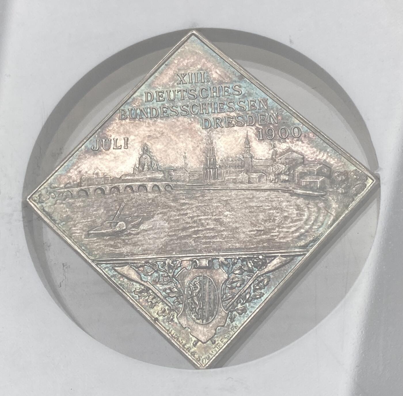 万国钱币拍卖第041期 NGC MS63 1900年德国德累斯顿射击节景观银章 德射中经典Klippe设计 日耳曼尼娅与景观完美结合 镜面天鹅绒五彩顶级品