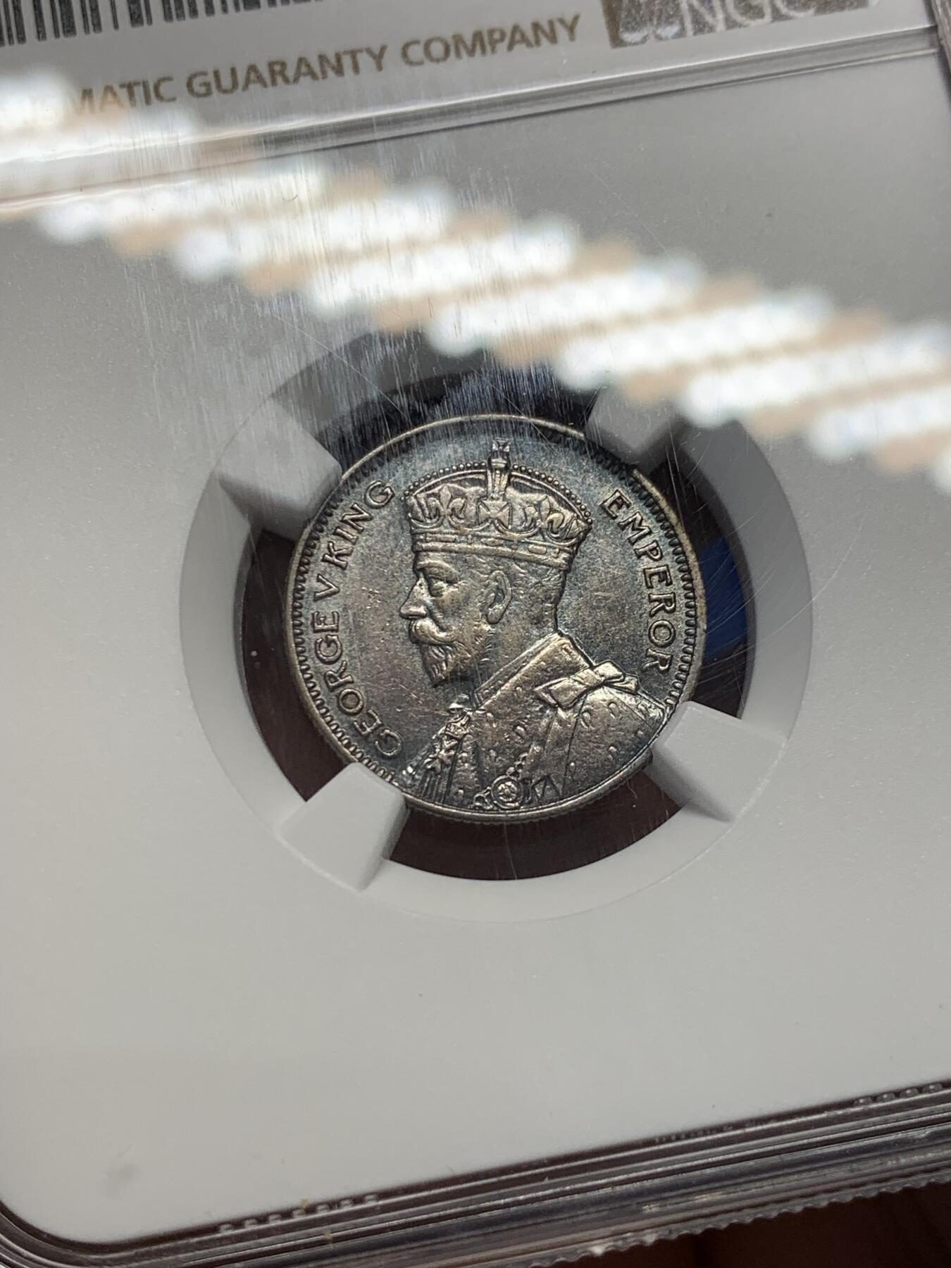 《竞宝斋》第347场 周日，周一，周二  3场连拍 （全场包邮） NGC AU55 斐济1935年海龟6便士银币，少见品种。深蓝彩包浆，实物细节上佳，低评