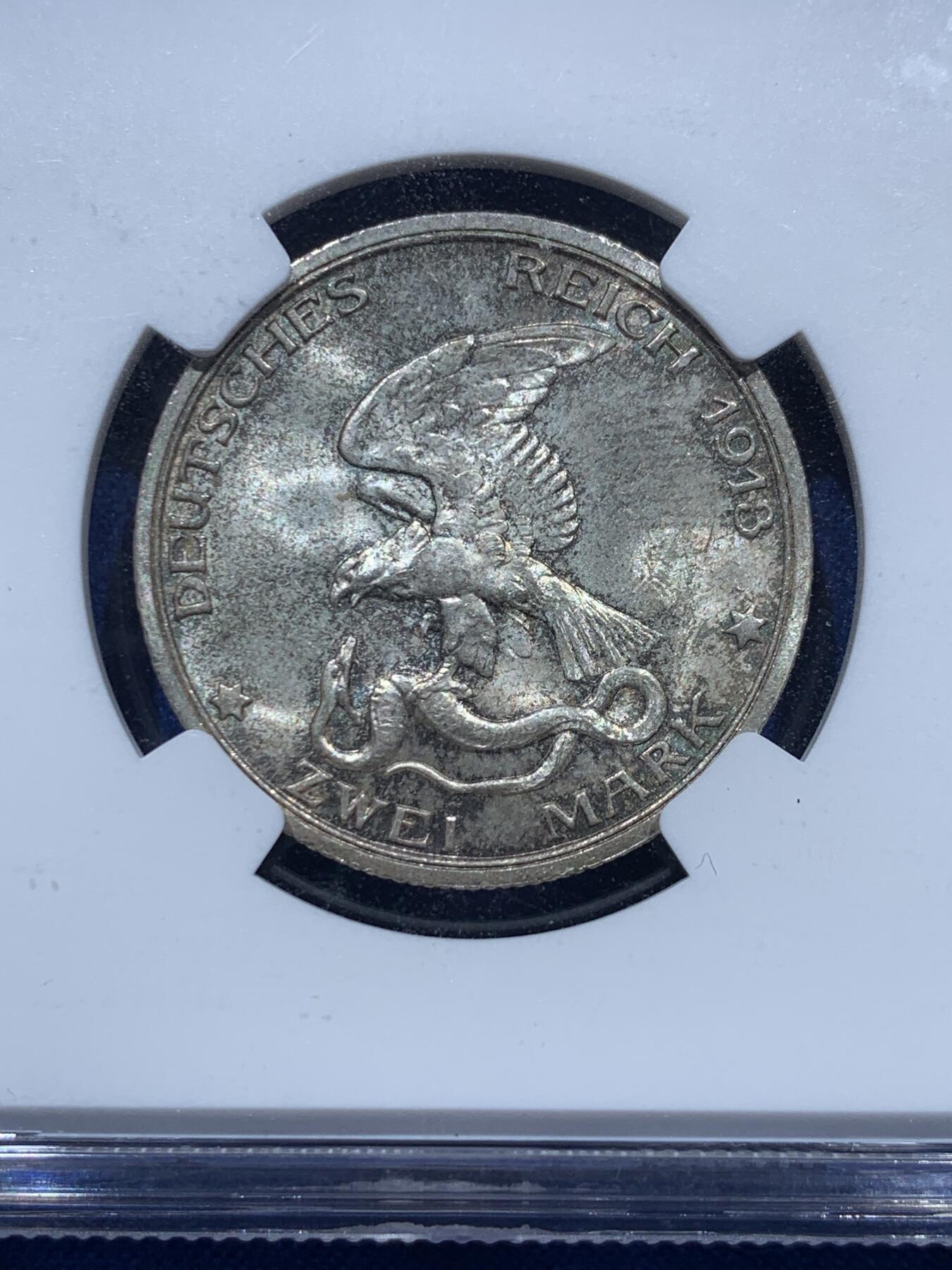 《竞宝斋》第347场 周日，周一，周二  3场连拍 （全场包邮） NGC MS62 德国1913年普鲁士击败拿破仑2马克纪念银币，原汁原味淡彩老包浆，包浆醇厚，状态极佳。