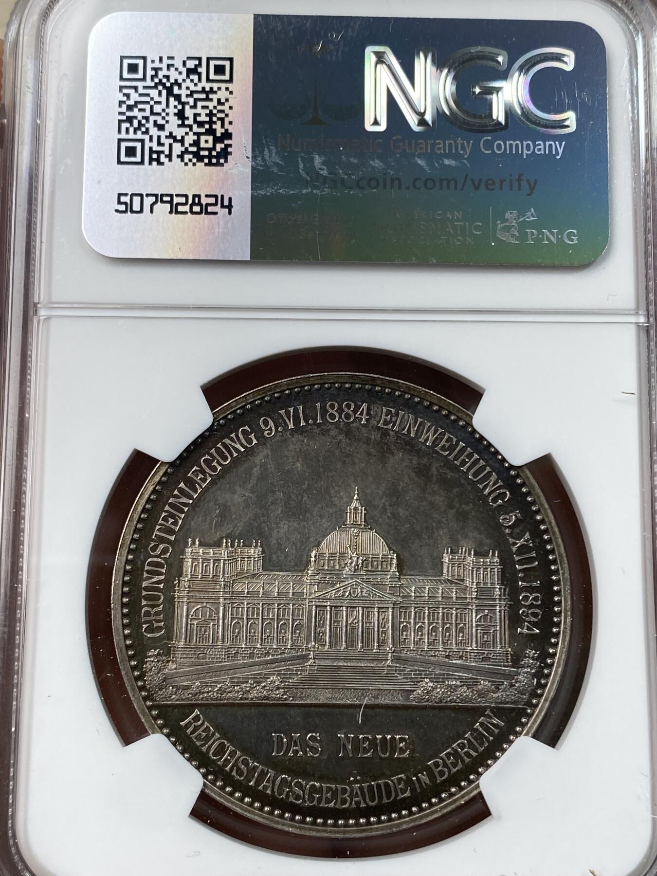 万国钱币拍卖第041期 NGC MS64 1894年德国威廉二世德意志国会大厦在柏林竣工落成纪念大银章 高浮雕厚重 威廉二世戎装像异常威武 细节状态和彩虹般的七彩包浆令人赞叹 NGC唯一最高冠军分
