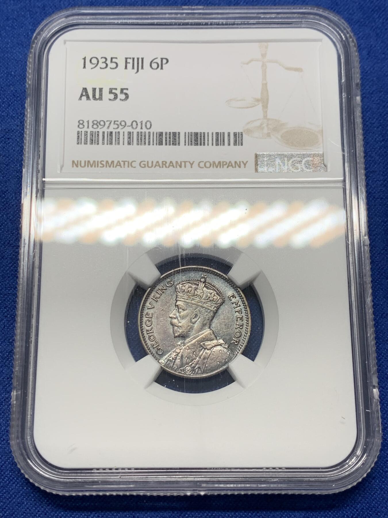 《竞宝斋》第347场 周日，周一，周二  3场连拍 （全场包邮） NGC AU55 斐济1935年海龟6便士银币，少见品种。深蓝彩包浆，实物细节上佳，低评