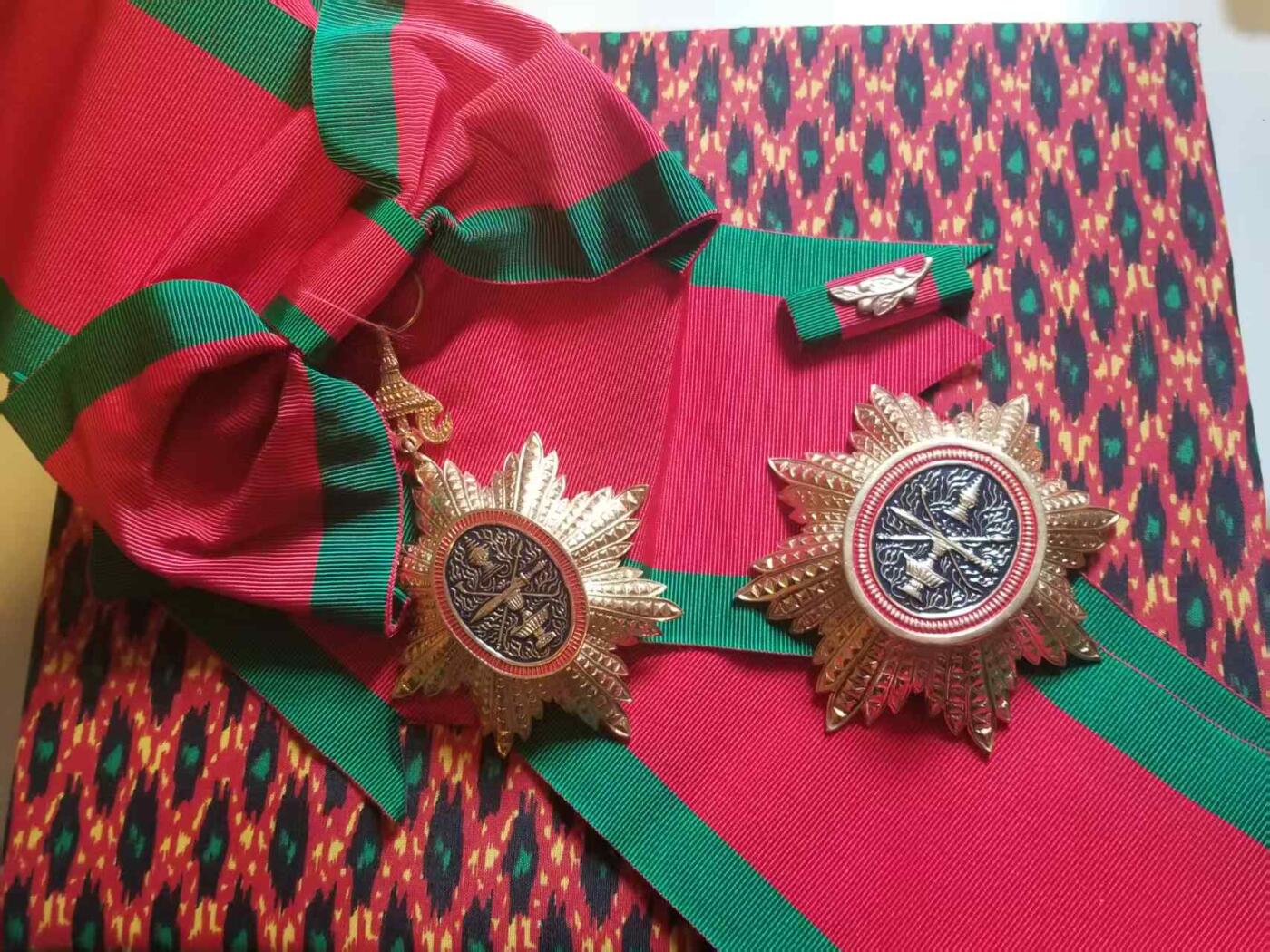 RimeNova韵星2025军品类春季拍卖会-- RimeNova 2025 Spring Militaria Sale 柬埔寨王国大十字级皇室勋章带勋略原盒一套