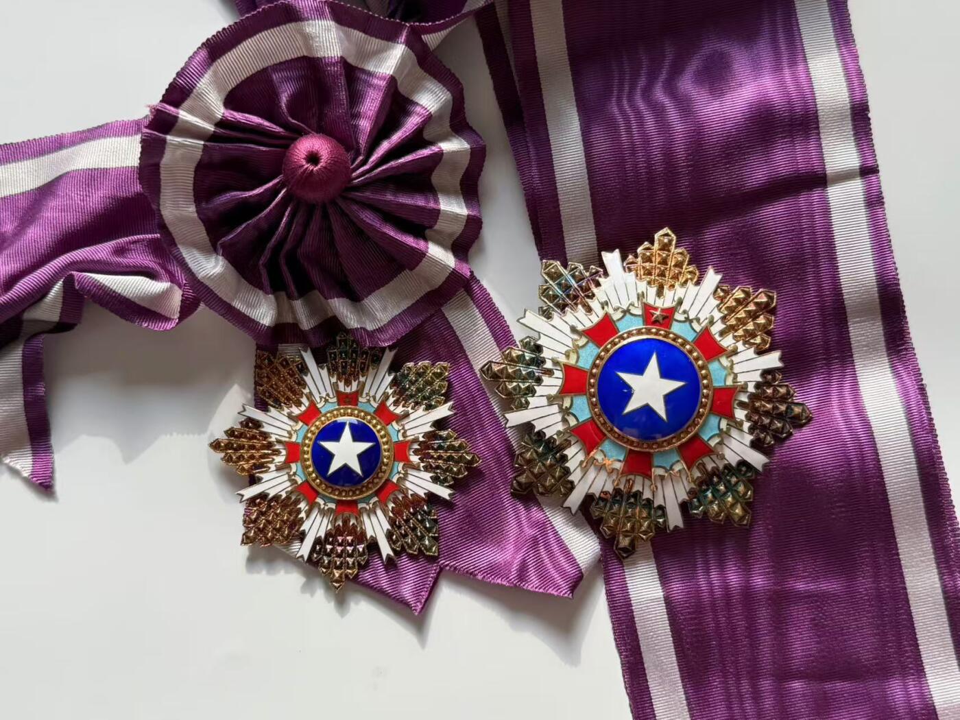 RimeNova韵星2025军品类春季拍卖会-- RimeNova 2025 Spring Militaria Sale 民国三等（紫色大绶）景星勋章，正章与星芒、mini一组，带原盒