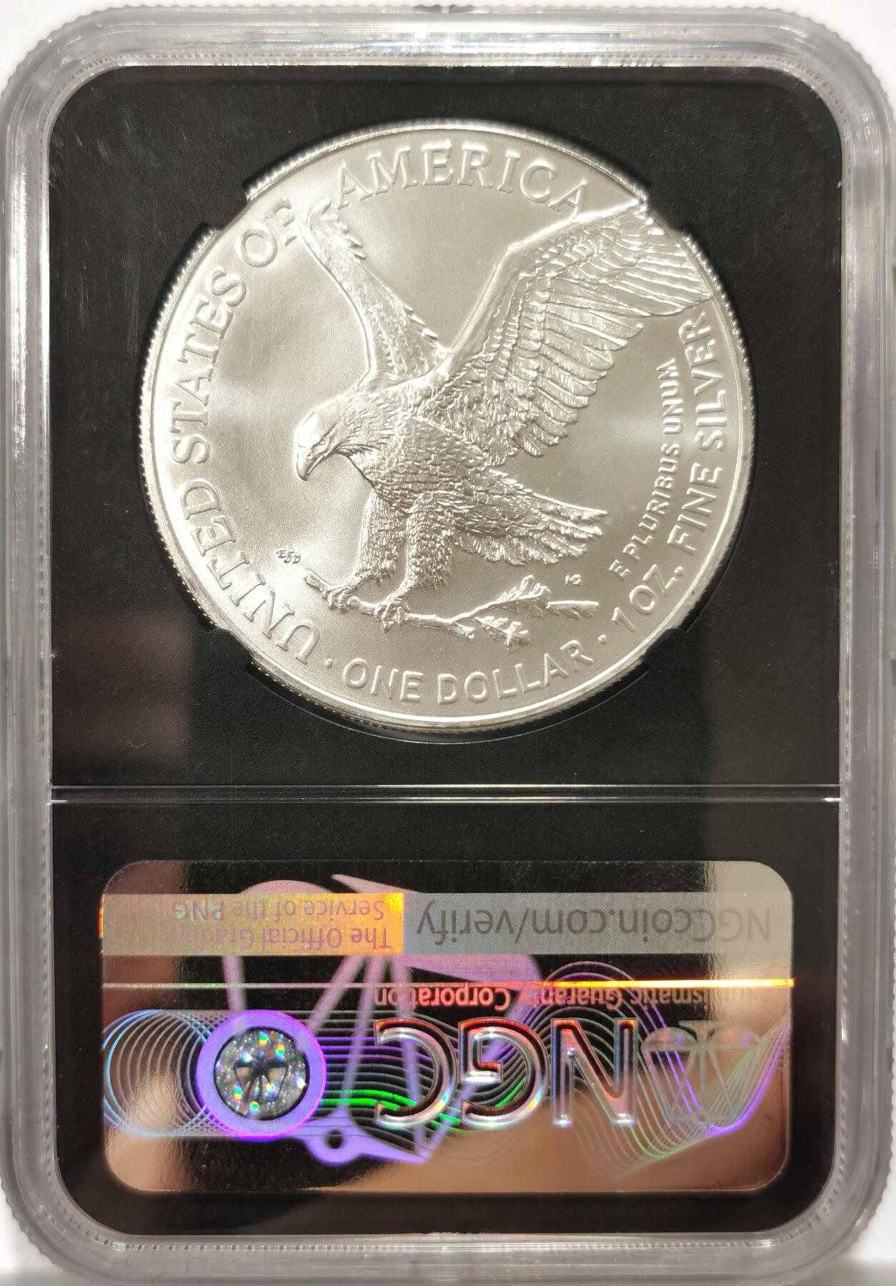 博洋堂世界钱币拍卖第108期（全场包邮） 美国2022年鹰洋自由行走女神扬翅鹰1美元银币NGC-MS69，币面清爽干净又漂亮，打制精美，状态一流。性价比极高，币和70分比无任何缺陷，几乎无差别。