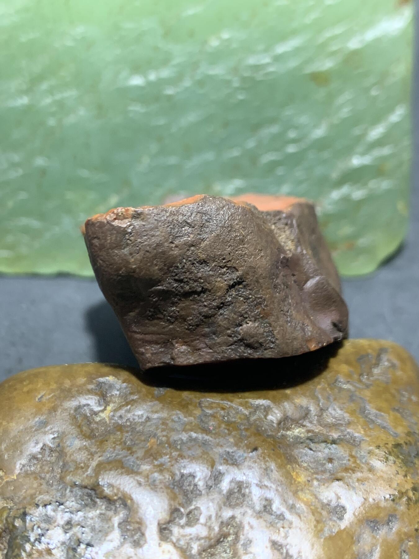 精美铁皮柿子红开窗料天眼纹南红玛瑙原石一颗，