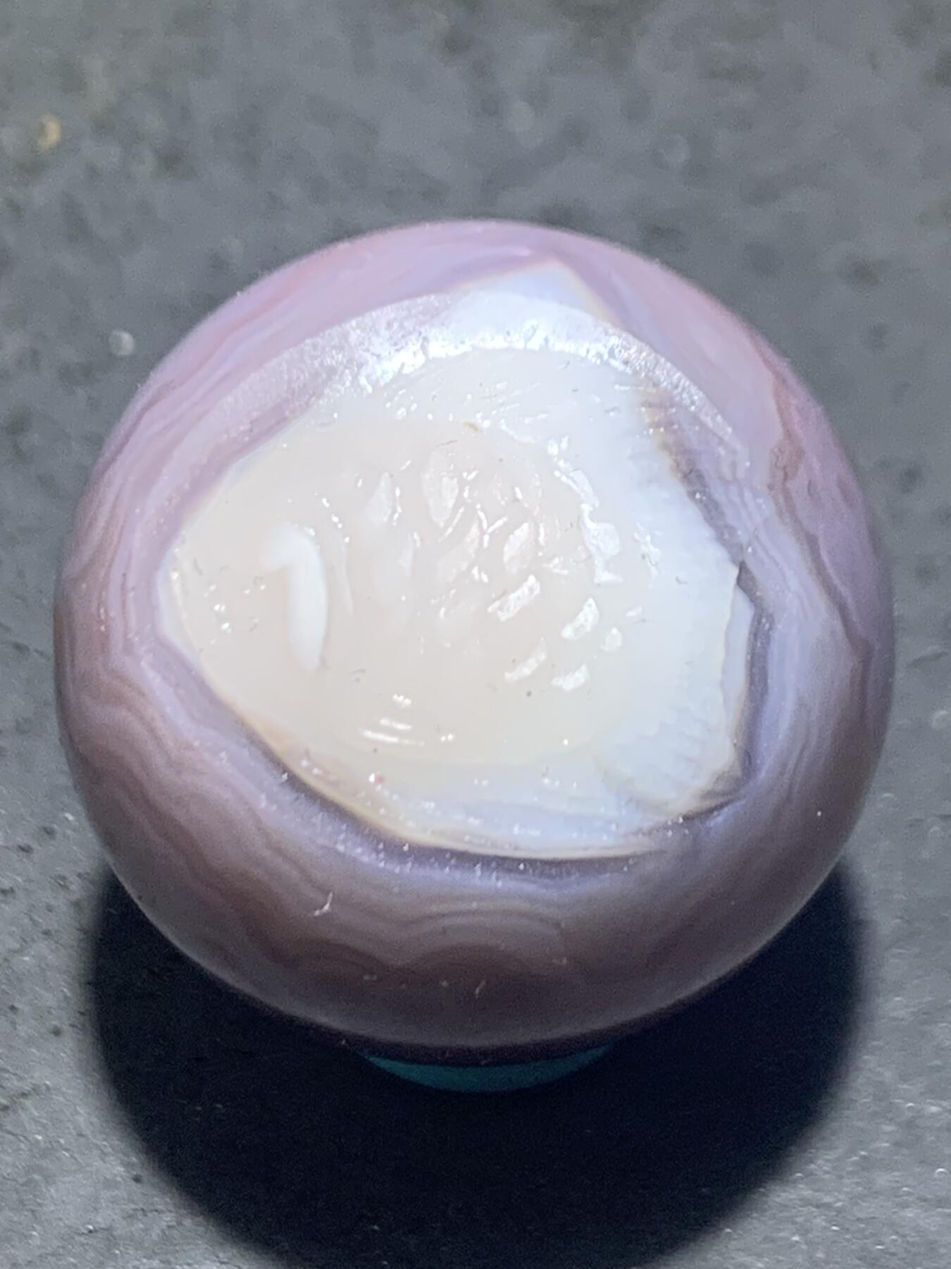 精美高玉化瓷白天眼纹，紫罗兰战国红玛瑙手工雕刻富贵有余圆珠一颗！