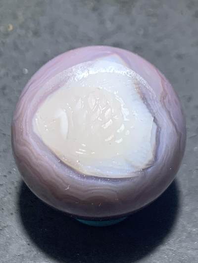 精美高玉化瓷白天眼纹，紫罗兰战国红玛瑙手工雕刻富贵有余圆珠一颗！ - 精美高玉化瓷白天眼纹，紫罗兰战国红玛瑙手工雕刻富贵有余圆珠一颗！